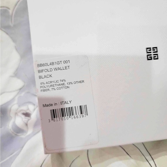 New Givenchy bi fold Wallet - Picture 6 of 6